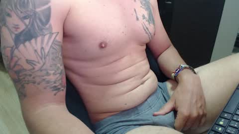 Snapshot of lushboy90 chatting on January 18, 3:20 am lushboy90 online show from January 18, 3:20 am