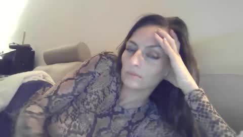 Snapshot of lusisart chatting on December 17, 9:32 pm Lusisart online show from December 17, 9:32 pm