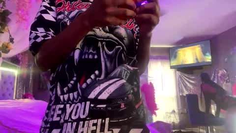 Snapshot of lust_j chatting on December 4, 7:00 pm LUST online show from December 4, 7:00 pm