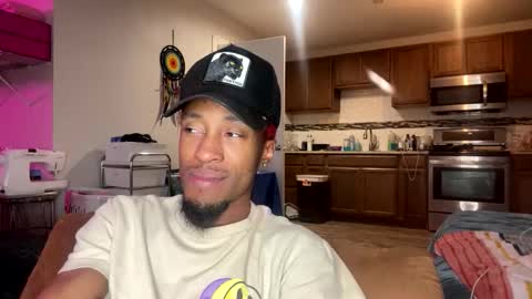 Snapshot of lust_j chatting on December 5, 7:06 am LUST online show from December 5, 7:06 am