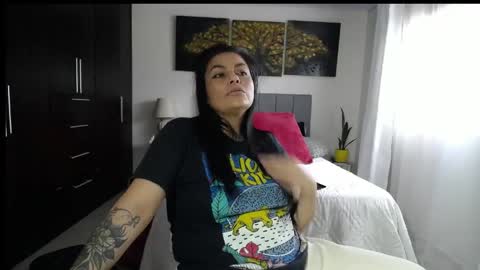 Snapshot of lust_mom chatting on May 23, 7:40 pm Angela 3 online show from May 23, 7:40 pm