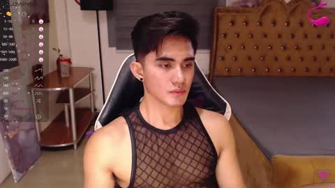 Snapshot of lustdesirex19 chatting on February 25, 8:14 am David online show from February 25, 8:14 am