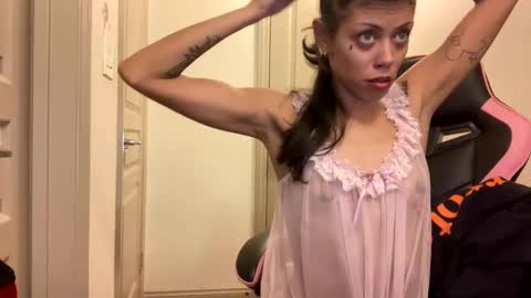 Snapshot of lustforlola chatting on December 7, 7:49 am LOLA online show from December 7, 7:49 am