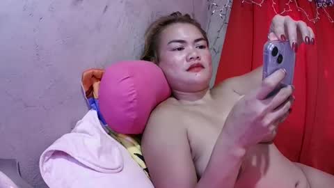 Snapshot of lusty_babe25 chatting on December 4, 5:28 am Flora Mae online show from December 4, 5:28 am