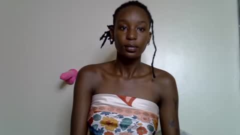 lutino_lovebirds online show from April 28, 4:39 am