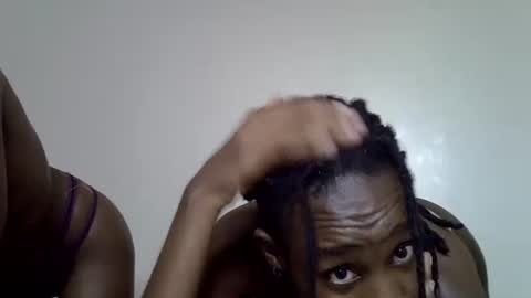 lutino_lovebirds online show from April 30, 8:57 pm