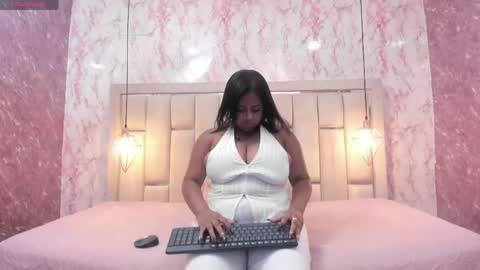 Snapshot of luu_adams chatting on April 27, 7:23 pm Luu online show from April 27, 7:23 pm