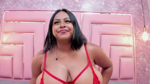 Snapshot of luu_adams chatting on May 25, 11:22 pm Luu online show from May 25, 11:22 pm