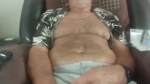 Snapshot of luv269er chatting on March 29, 12:10 am luv269er online show from March 29, 12:10 am