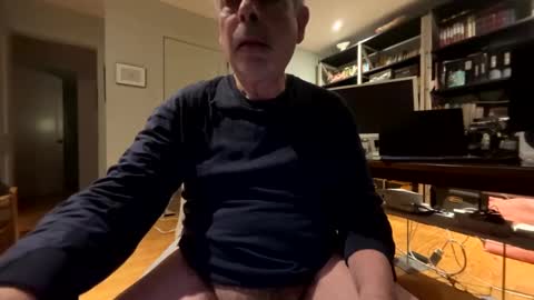 Snapshot of luv2cum4unow chatting on February 28, 11:36 am luv2cum4unow online show from February 28, 11:36 am