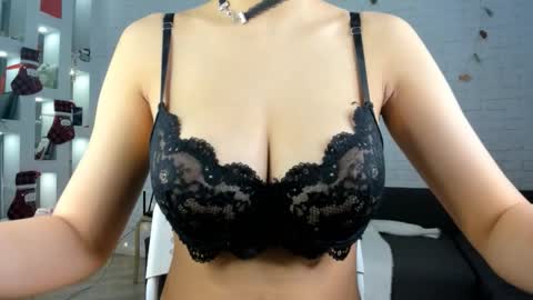 Snapshot of luv_yuna chatting on December 19, 12:17 am Yuna online show from December 19, 12:17 am