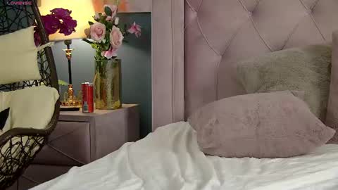 Snapshot of luviahhhh chatting on June 18, 10:52 am Luviahh online show from June 18, 10:52 am