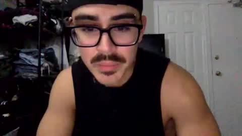 Snapshot of luvrboy77 chatting on June 10, 6:23 am luvrboy77 online show from June 10, 6:23 am