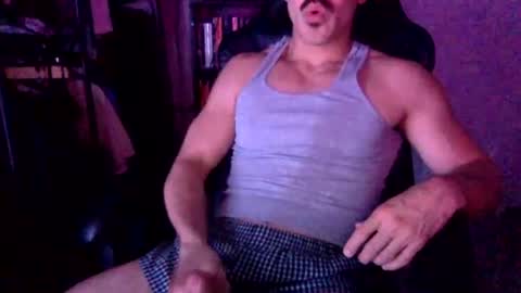 Snapshot of luvrboy77 chatting on August 1, 5:40 am luvrboy77 online show from August 1, 5:40 am