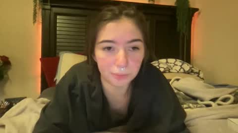 Snapshot of luvrxstarx chatting on November 30, 12:47 am luvrxstarx online show from November 30, 12:47 am