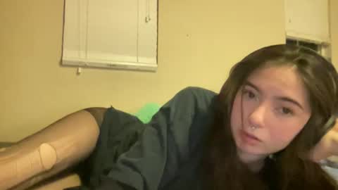 Snapshot of luvrxstarx chatting on December 3, 1:35 am luvrxstarx online show from December 3, 1:35 am