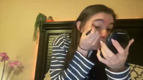 Snapshot of luvrxstarx chatting on December 17, 12:49 am luvrxstarx online show from December 17, 12:49 am