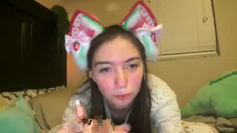 Snapshot of luvrxstarx chatting on December 18, 4:40 am luvrxstarx online show from December 18, 4:40 am