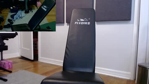 Snapshot of luvshonitoff chatting on December 23, 4:33 am Jim Bo online show from December 23, 4:33 am