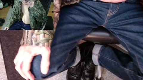 Snapshot of luvshonitoff chatting on January 30, 10:08 pm Jim Bo online show from January 30, 10:08 pm