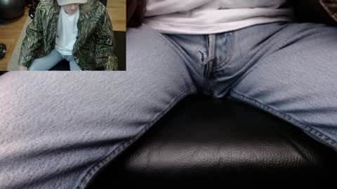 Snapshot of luvshonitoff chatting on February 2, 2:06 am Jim Bo online show from February 2, 2:06 am