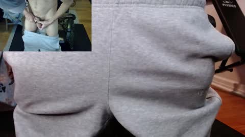 Snapshot of luvshonitoff chatting on February 10, 1:57 am Jim Bo online show from February 10, 1:57 am