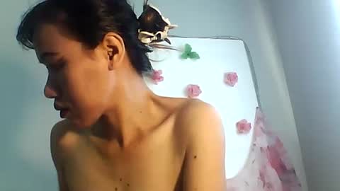 Bee Bee online show from November 10, 1:48 am