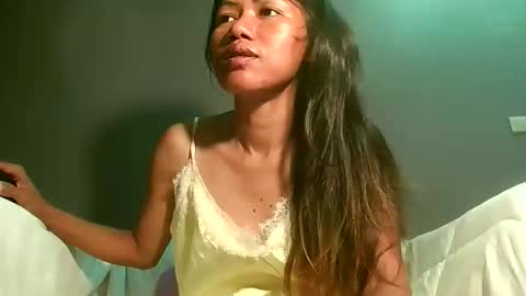 Bee Bee online show from May 12, 2:41 am