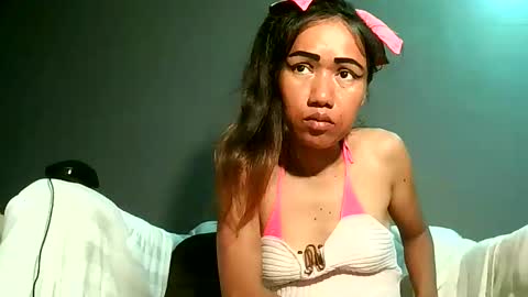 Bee Bee online show from May 22, 2:19 am
