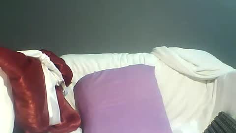 Bee Bee online show from June 2, 4:53 pm