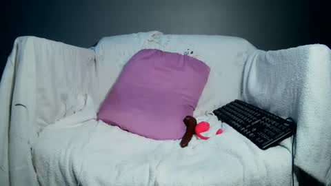 Bee Bee online show from July 20, 2:37 am
