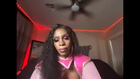 luvvlee online show from November 1, 12:07 pm