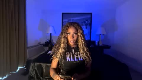 luvvlee online show from May 1, 10:47 pm