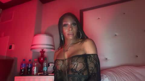 Snapshot of luvvlee chatting on July 10, 10:01 pm luvvlee online show from July 10, 10:01 pm