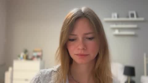 Snapshot of lux_millie chatting on June 4, 8:48 pm Millie online show from June 4, 8:48 pm