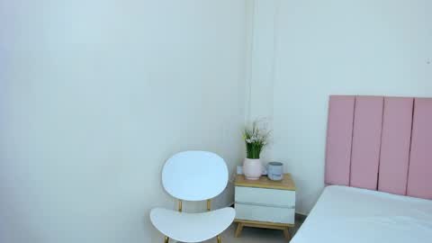 Snapshot of lux_noxentia chatting on May 4, 8:27 pm Luz online show from May 4, 8:27 pm
