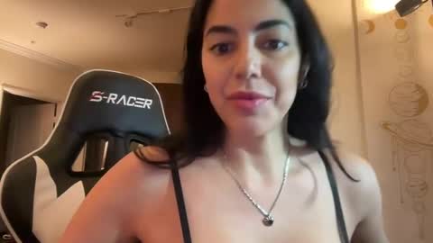 luxcher22 online show from March 5, 3:18 am