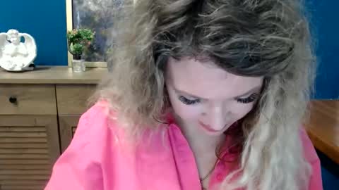 Snapshot of luxdonna chatting on May 26, 6:31 am Donna online show from May 26, 6:31 am