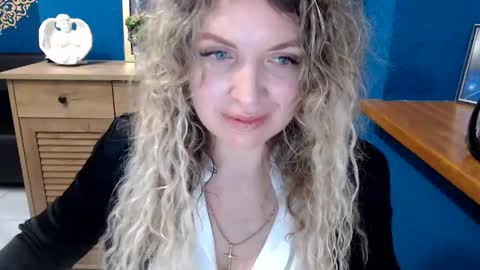 Snapshot of luxdonna chatting on May 31, 6:21 am Donna online show from May 31, 6:21 am