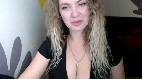 Donna online show from July 16, 8:37 pm