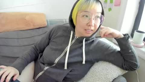 Snapshot of luxgray chatting on May 15, 6:48 pm LuxGray online show from May 15, 6:48 pm