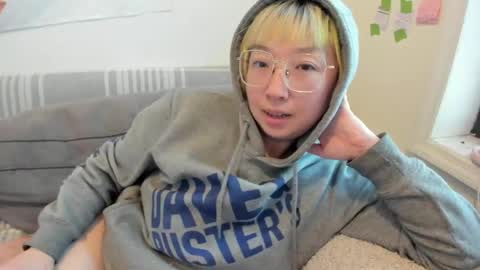 Snapshot of luxgray chatting on May 16, 9:46 pm LuxGray online show from May 16, 9:46 pm