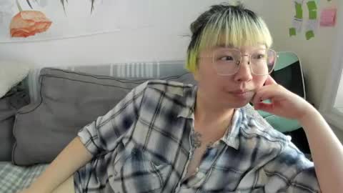 Snapshot of luxgray chatting on June 3, 8:03 pm LuxGray online show from June 3, 8:03 pm