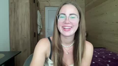 Snapshot of luxie_queen chatting on June 19, 7:34 am Katie online show from June 19, 7:34 am