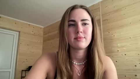 Snapshot of luxie_queen chatting on June 25, 2:21 pm Katie online show from June 25, 2:21 pm