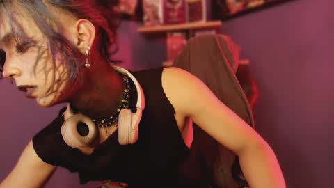 Snapshot of luxiel_ chatting on March 24, 10:48 pm Luxiel 3 online show from March 24, 10:48 pm