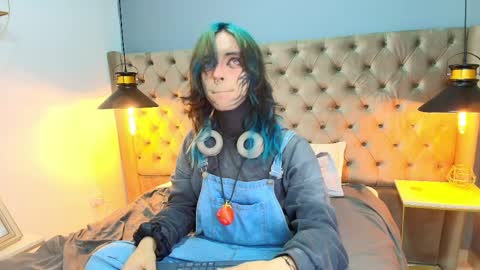 Snapshot of luxiel_ chatting on April 6, 9:16 pm Luxiel 3 online show from April 6, 9:16 pm