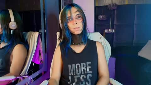Snapshot of luxiel_ chatting on April 27, 9:02 pm Luxiel 3 online show from April 27, 9:02 pm