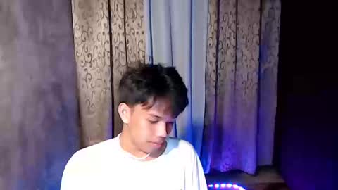 Snapshot of luxirfy_xx chatting on December 17, 3:51 pm luxirfy online show from December 17, 3:51 pm