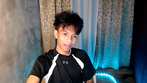 Snapshot of luxirfy_xx chatting on December 18, 5:30 pm luxirfy online show from December 18, 5:30 pm